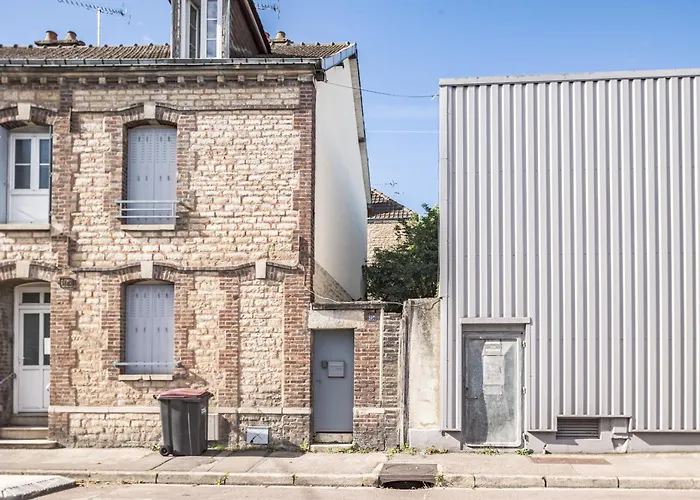 Maison Du Bonheur - Terrasse - Stationnement Facile - Proche Hypercentre Troyes